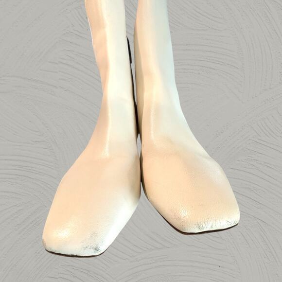 Valentino Garavani Women's Rockstud Leather Ankle Boots Size 37.5 ivory color - Picture 10 of 15